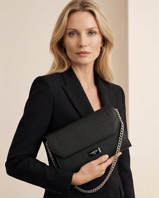 Ninon grained leather wallet with shoulder strap 