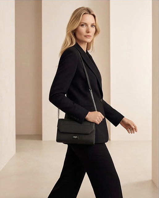 Ninon grained leather wallet with shoulder strap 